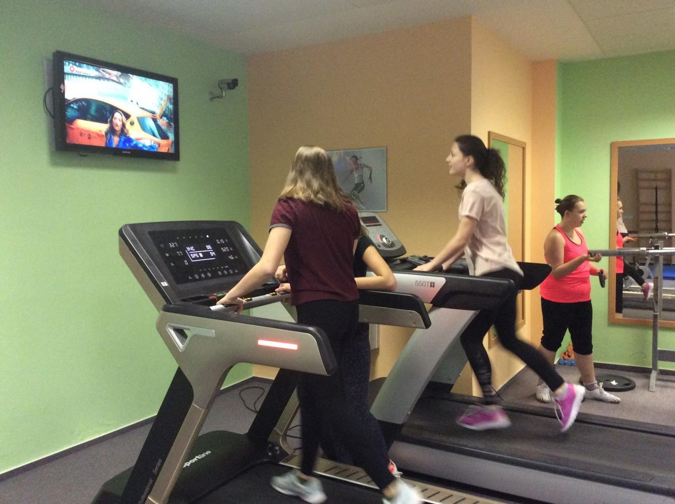 Návštěva posilovny - dívky z 8. a 9. třídy - 1