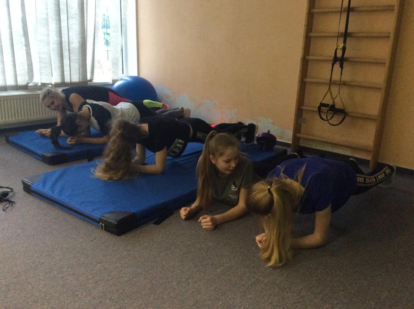 Návštěva posilovny - dívky z 8. a 9. třídy - 13