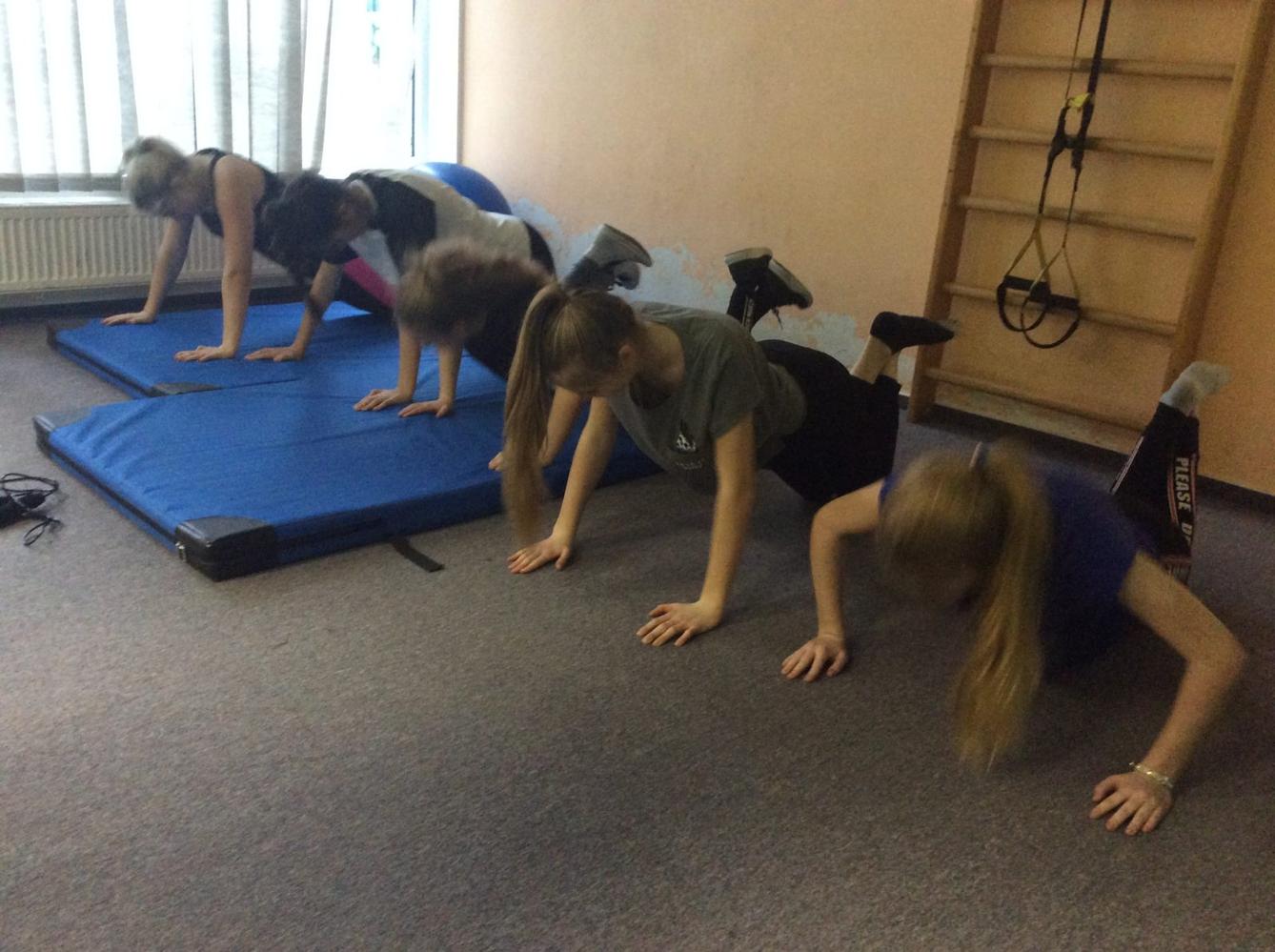 Návštěva posilovny - dívky z 8. a 9. třídy - 14
