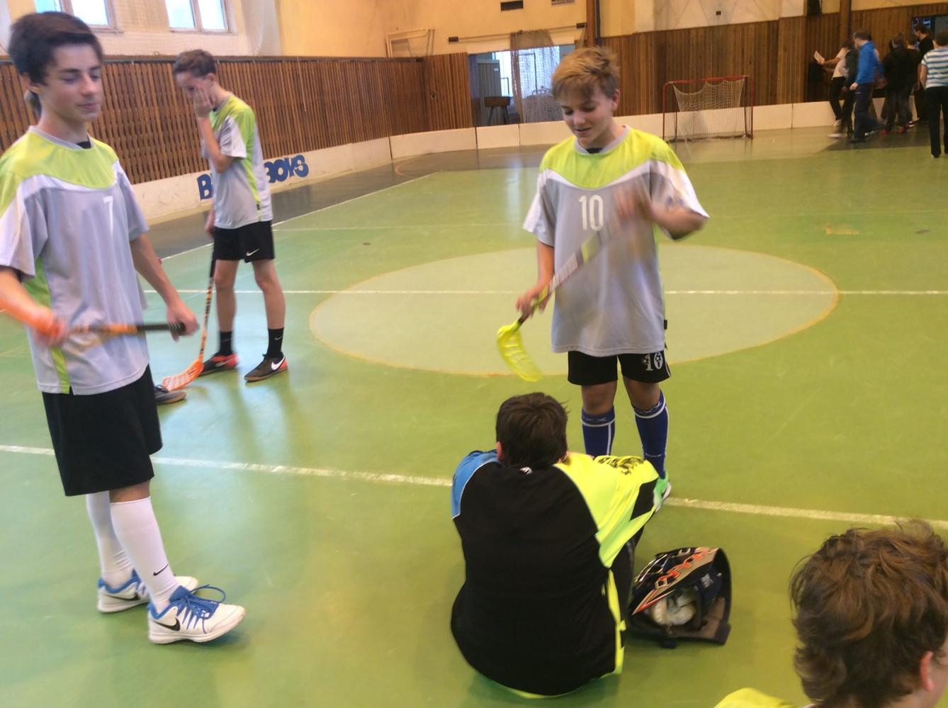 Postup florbalistů do kraje - 16