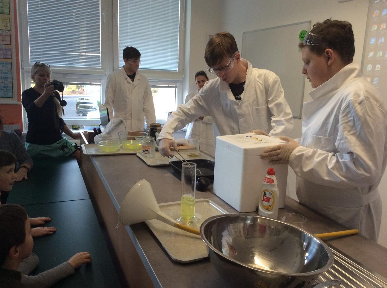 Odpoledne s pokusy Přírodovědného kroužku - 17