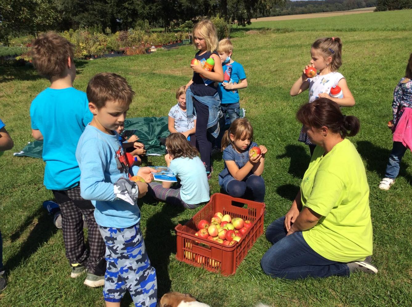 Družinka v zahradnictví - 1