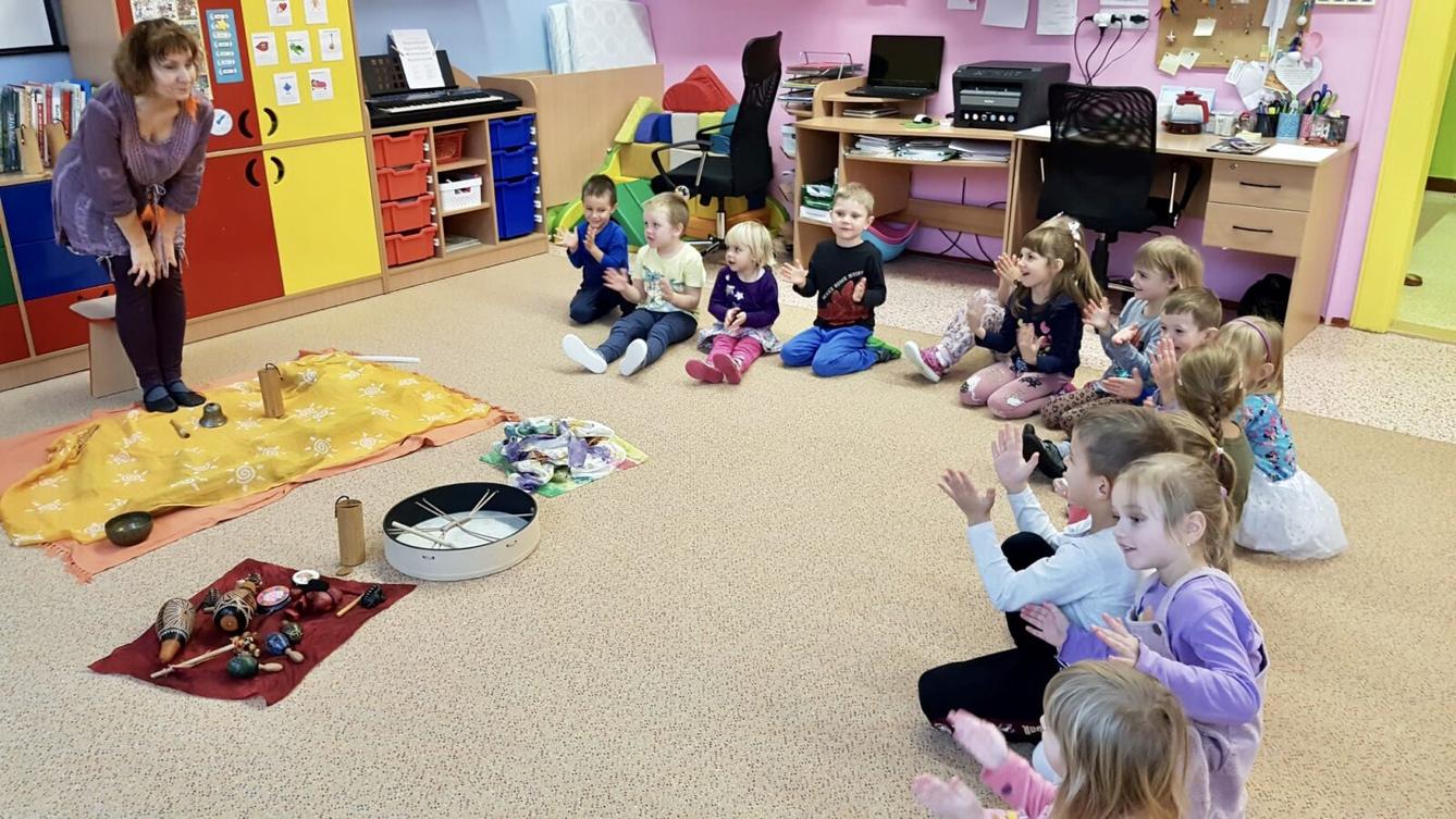 MUZIKOTERAPIE: ,,INDIÁNSKÁ POHÁDKA" - 1