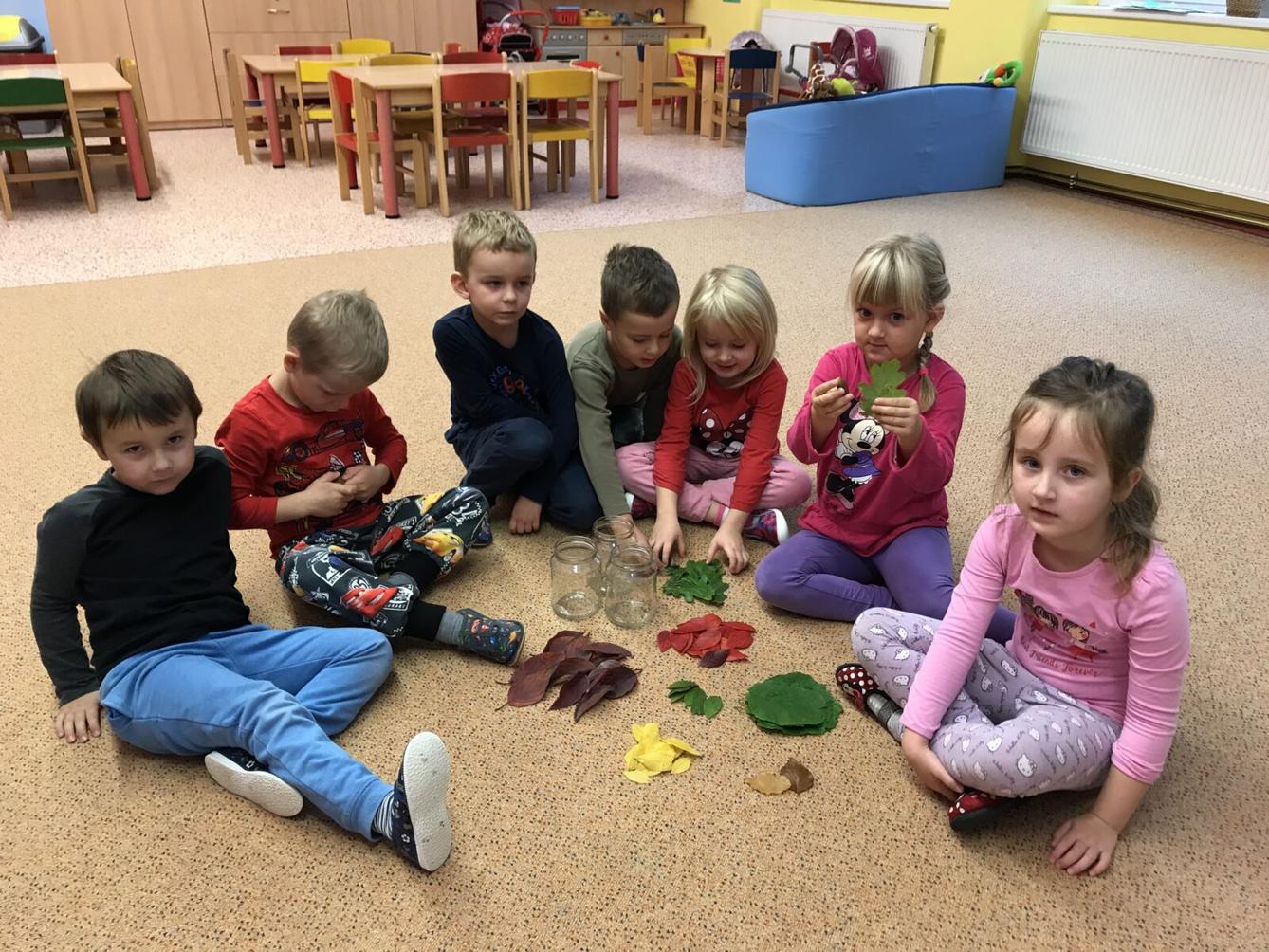 TVOŘENÍČKO: ,,LISTÍ ŽLOUTNE, POLETUJE" - 1