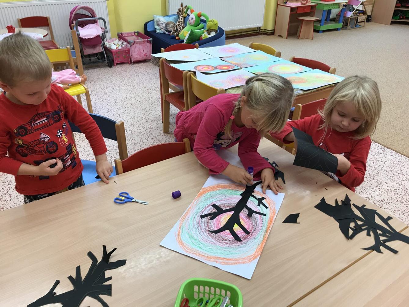 TVOŘENÍČKO: ,,LISTÍ ŽLOUTNE, POLETUJE" - 2