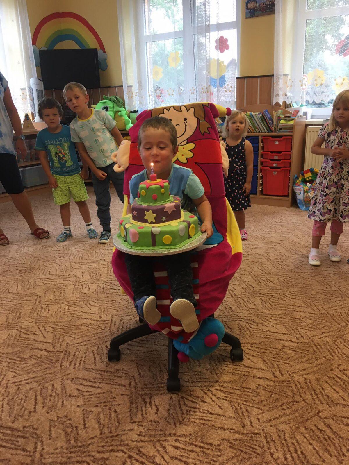 Kubík má narozeniny - 1