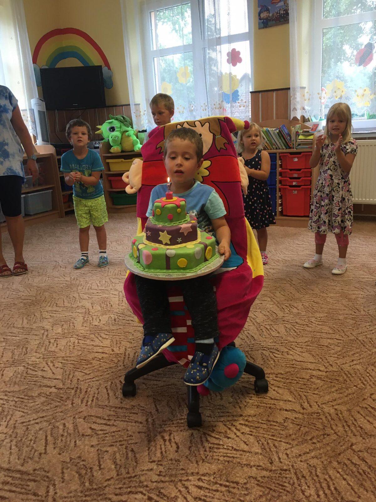 Kubík má narozeniny - 2