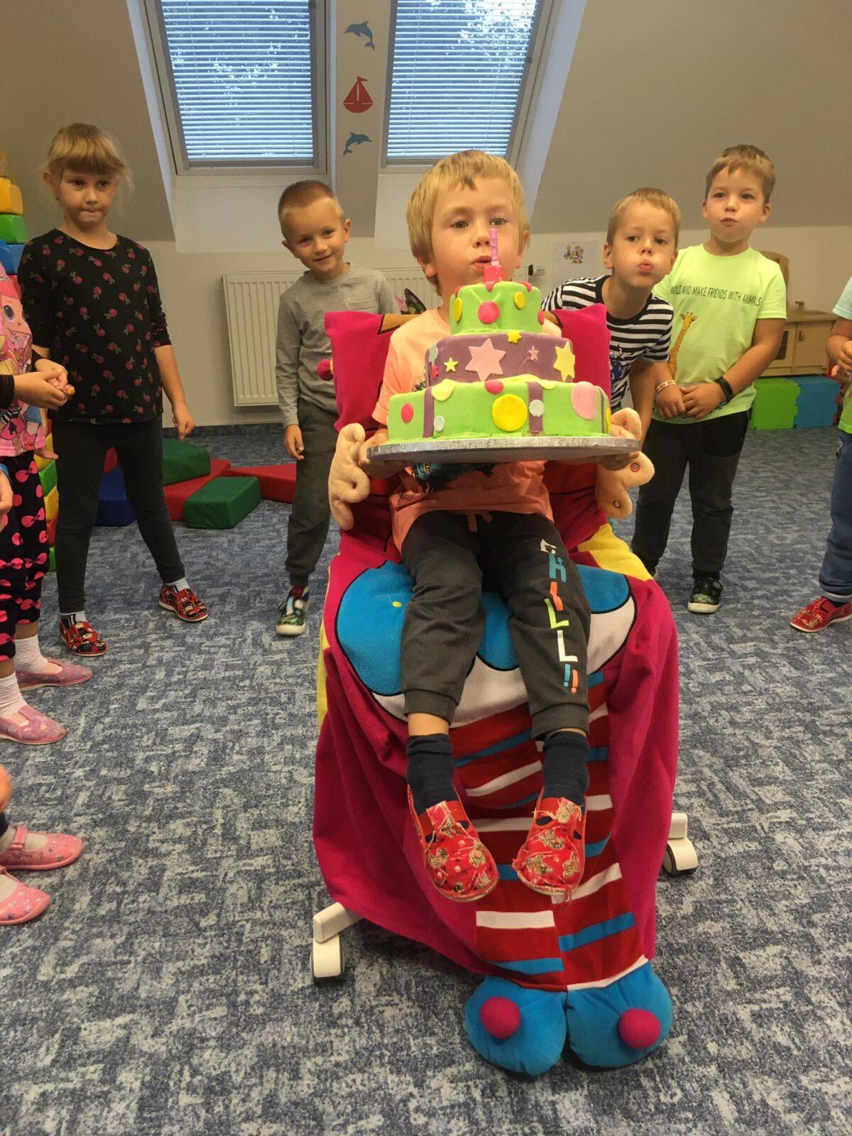 Adámek, Jolanka a Mireček mají narozeniny - 11