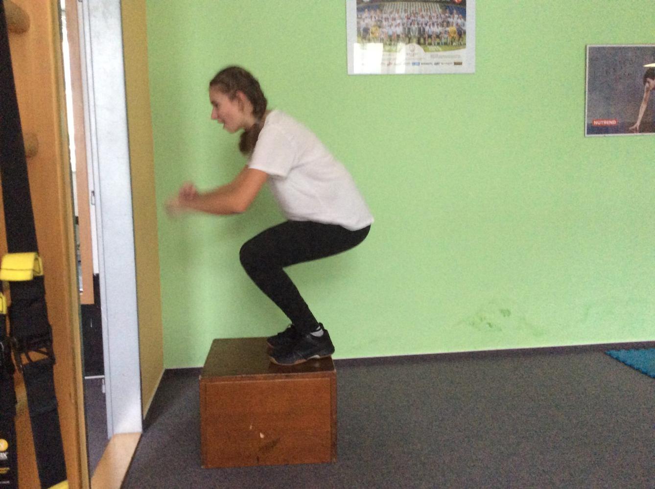 Starší žákyně v posilovně - 8