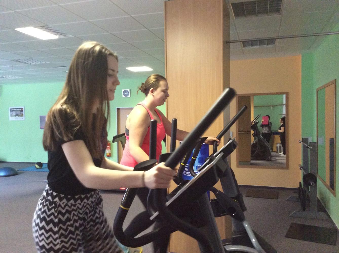 Starší žákyně v posilovně - 10