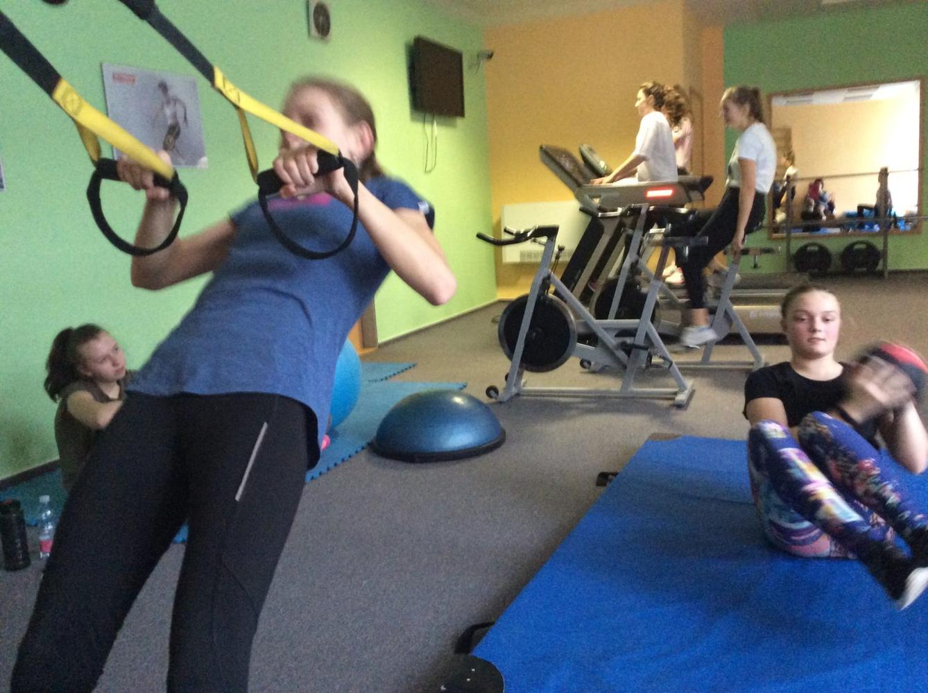 Starší žákyně v posilovně - 20