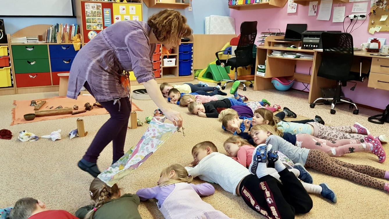 MUZIKOTERAPIE: ,,INDIÁNSKÁ POHÁDKA" - 8