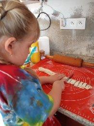 Distanční výuka v MŠ Kamarád (Ten dělá to a ten zas tohle:-)) - 7