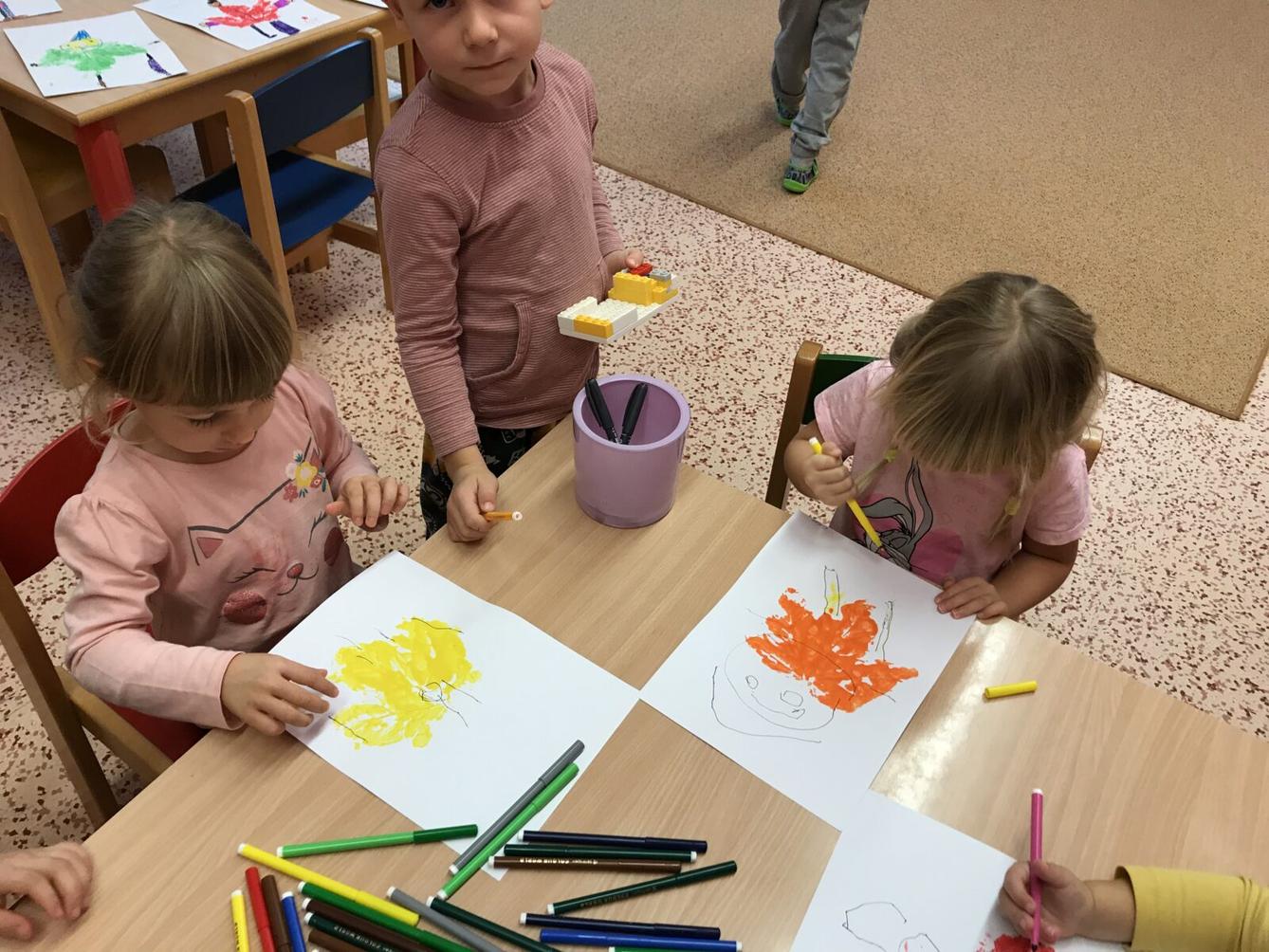 TVOŘENÍČKO: ,,LISTÍ ŽLOUTNE, POLETUJE" - 9