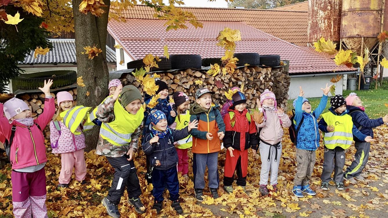 SOVIČKY: ,,LISTÍ ŽLOUTNE POLETUJE" - 10