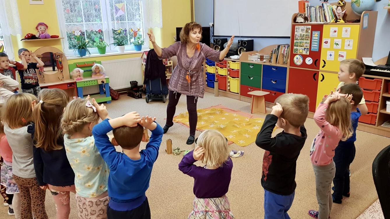 MUZIKOTERAPIE: ,,INDIÁNSKÁ POHÁDKA" - 11