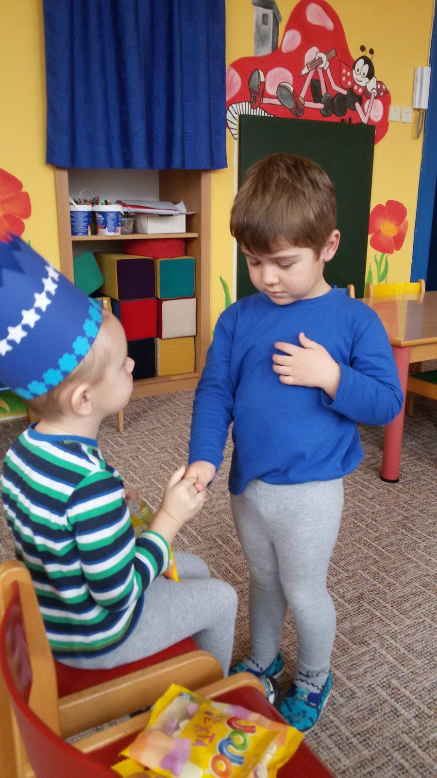 Broučci slaví: Toníček měl narozeniny - 17