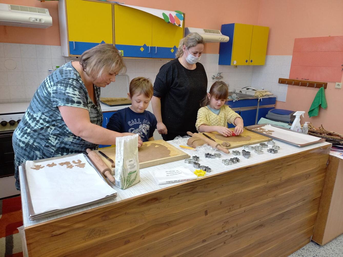 Prvňáčci pečou perníčky - 6