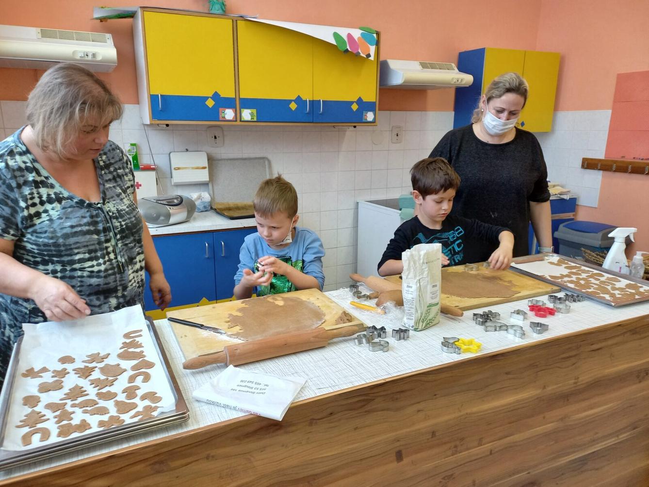 Prvňáčci pečou perníčky - 13