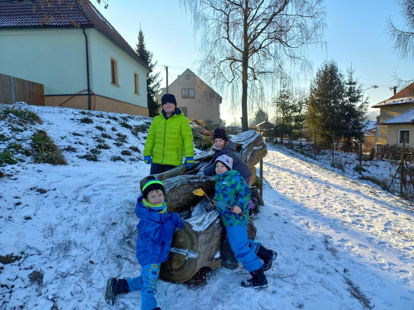 Prvňáčci - tělocvik na sněhu - 2