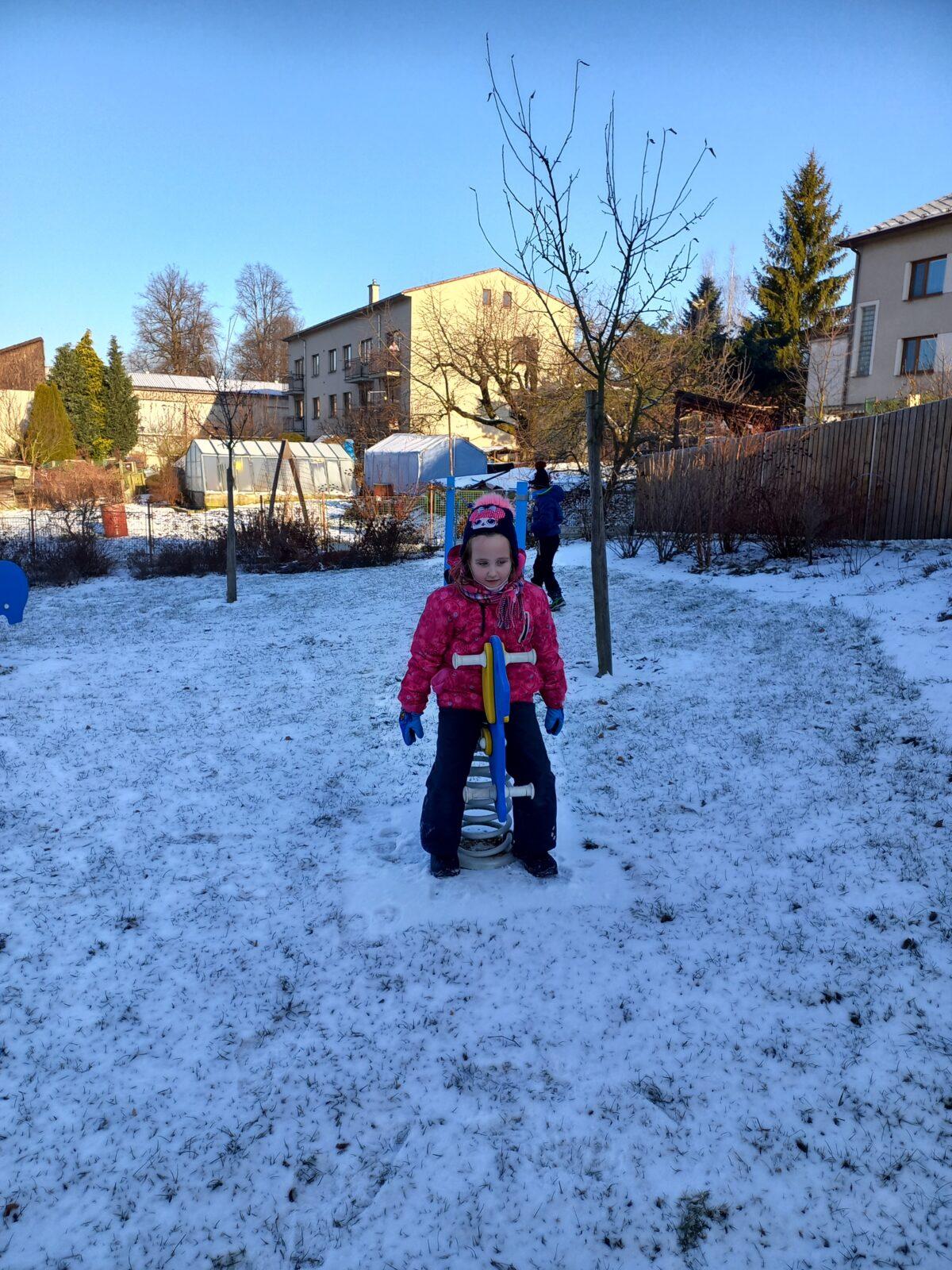 Prvňáčci - tělocvik na sněhu - 6