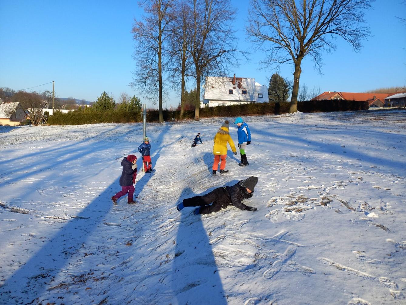 Prvňáčci - tělocvik na sněhu - 12