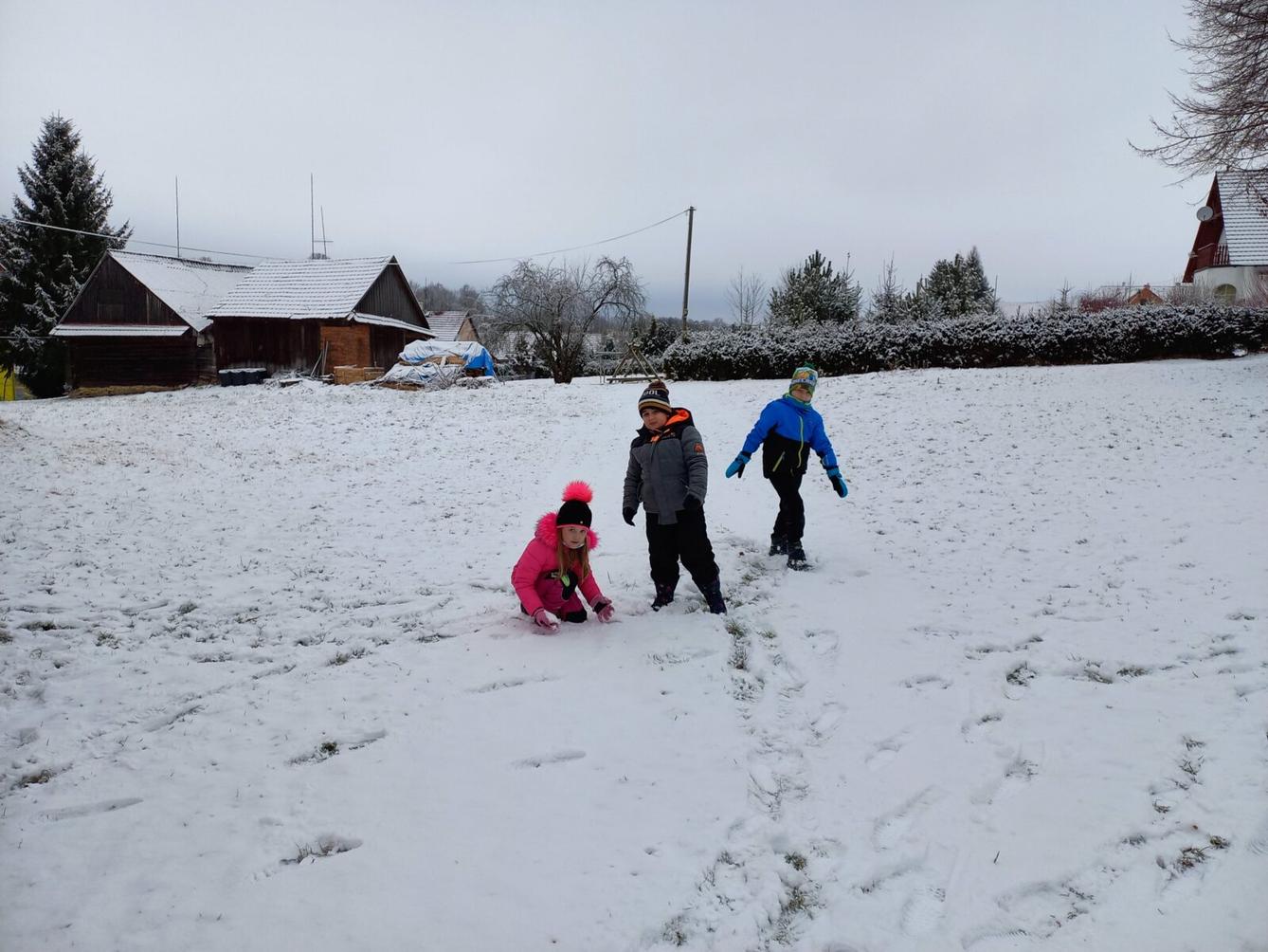 Prvňáčci si užívají sněhovou nadílku - 7