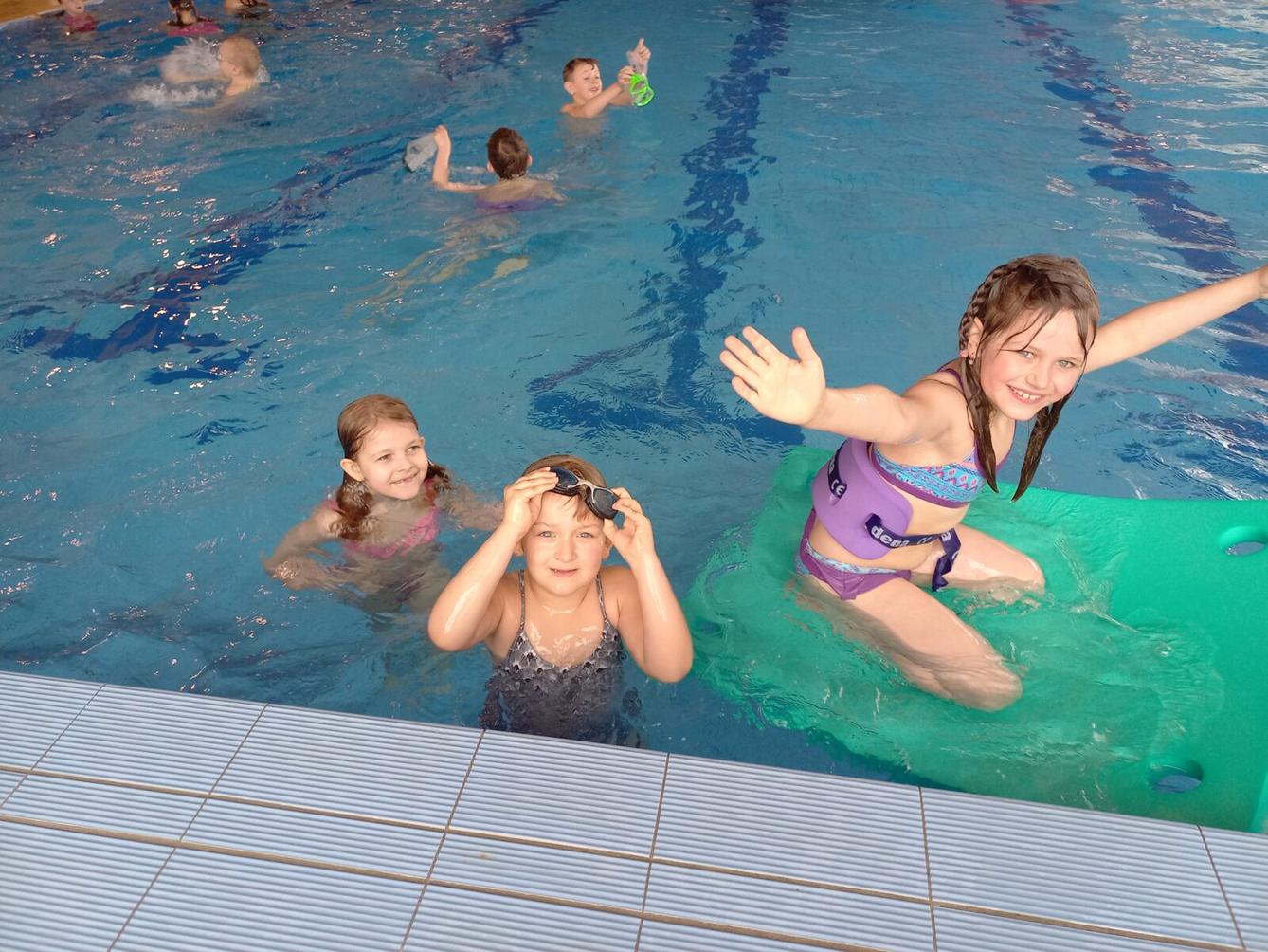 Ukončení plaveckého výcviku - 1. a 5. třída - 1