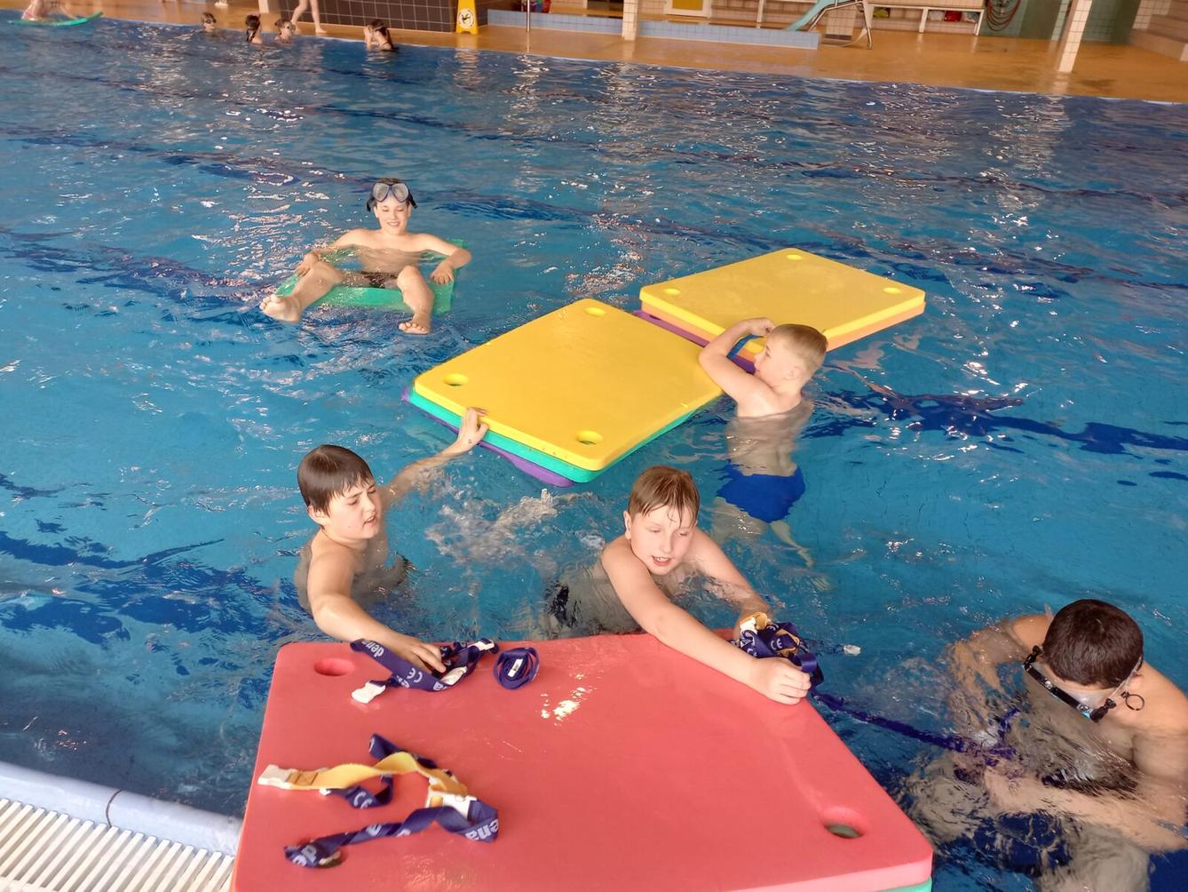 Ukončení plaveckého výcviku - 1. a 5. třída - 2