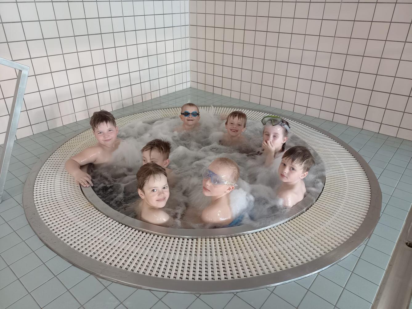 Ukončení plaveckého výcviku - 1. a 5. třída - 10