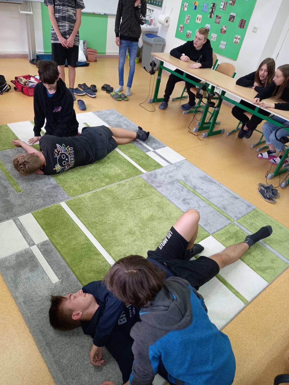 1. pomoc v 8. třídách - 9