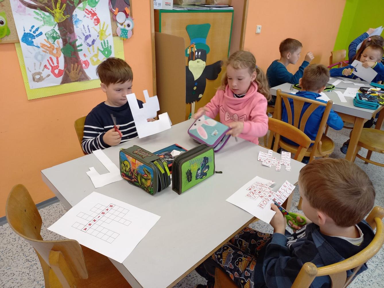 Prvňáčci pečou pro maminky - 8