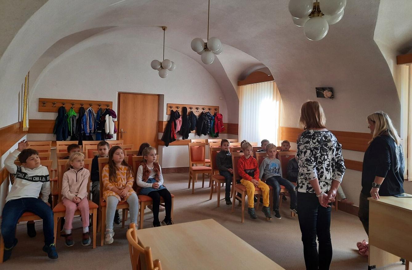 5. 10. - 1.B v obecní knihovně - 2