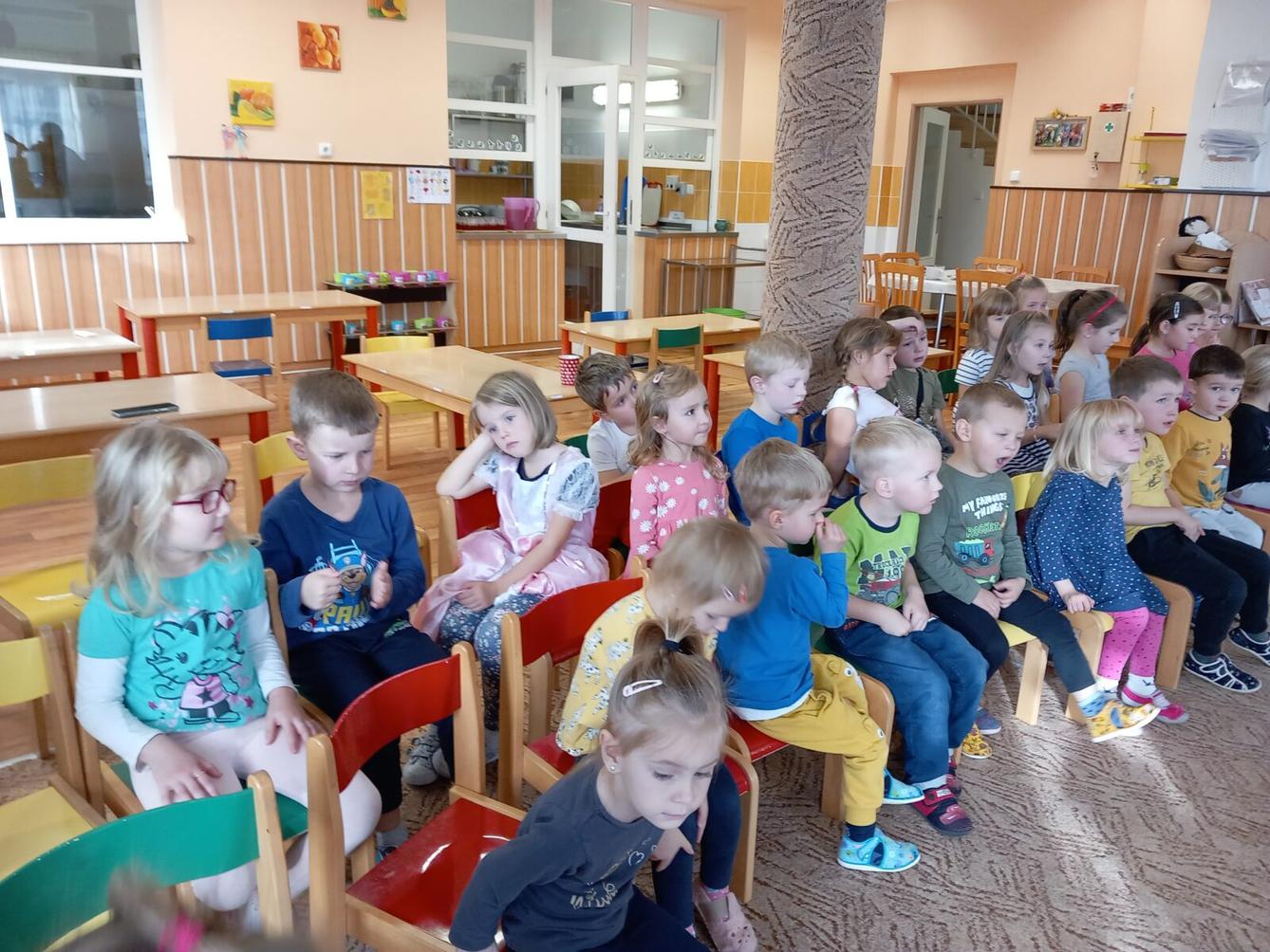 Naší školku navštívilo Divadlo u dvou Sluncí - 3