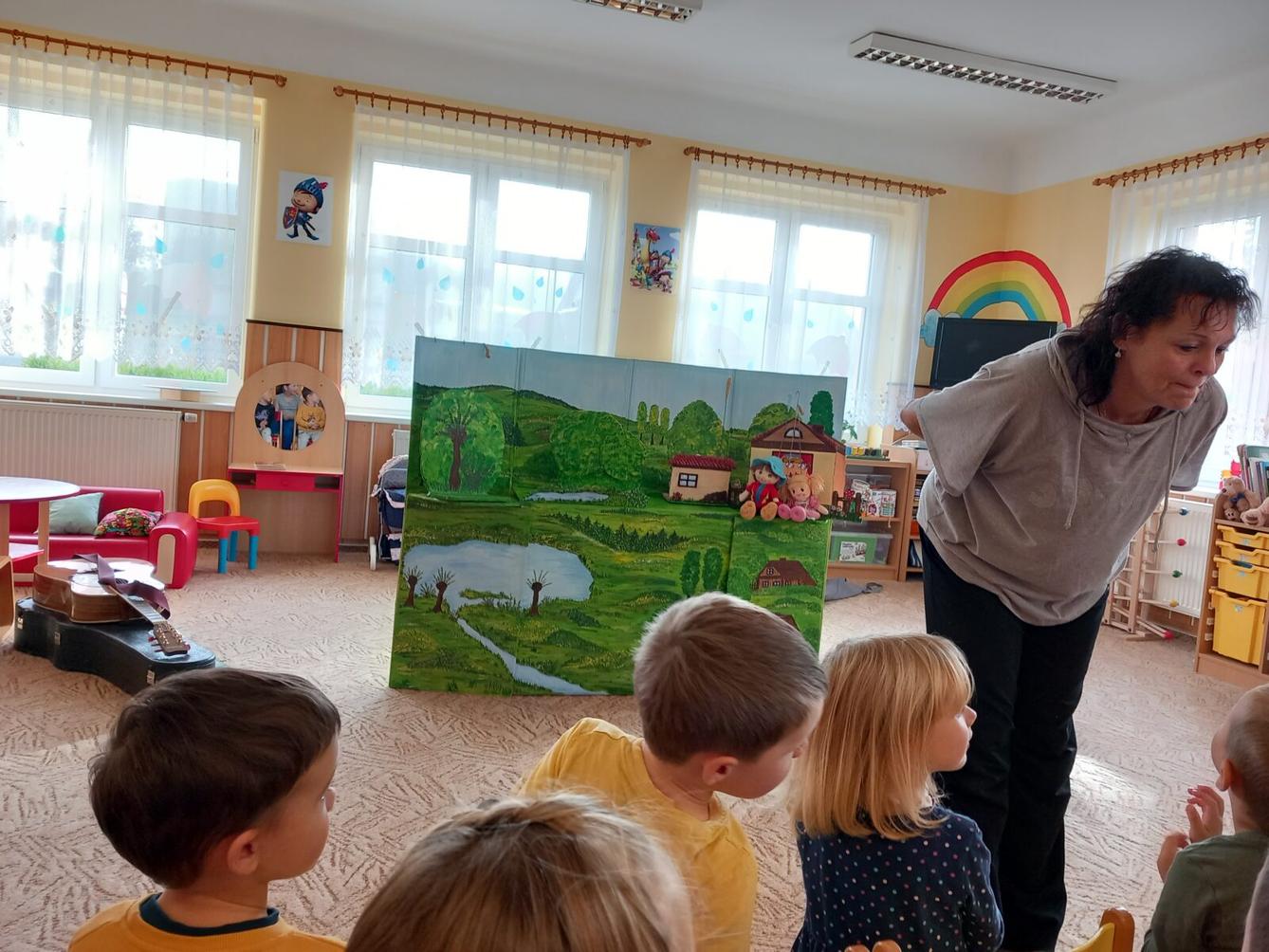 Naší školku navštívilo Divadlo u dvou Sluncí - 4