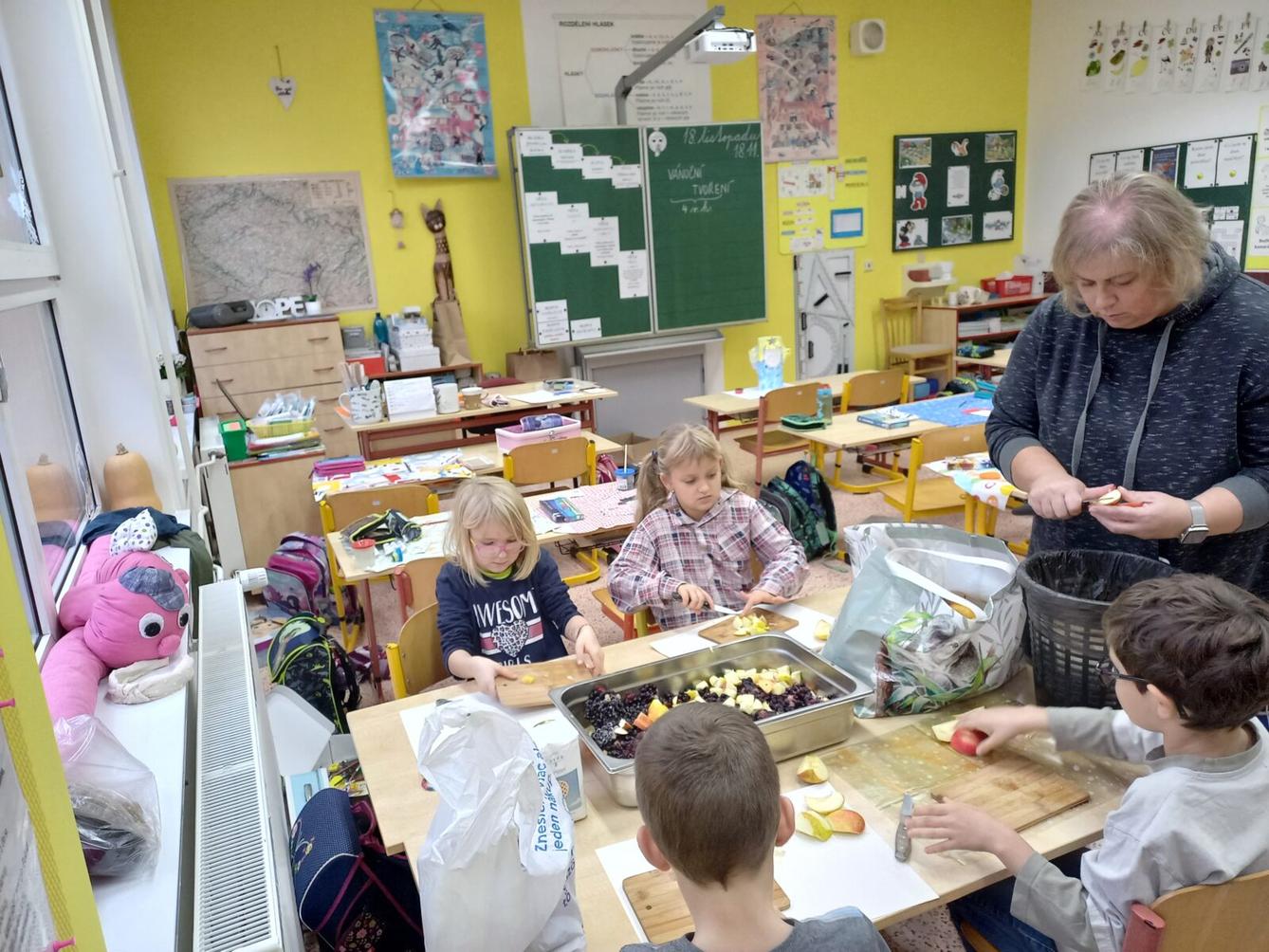 Druháčci tvořili výrobky na vánoční jarmark - 7