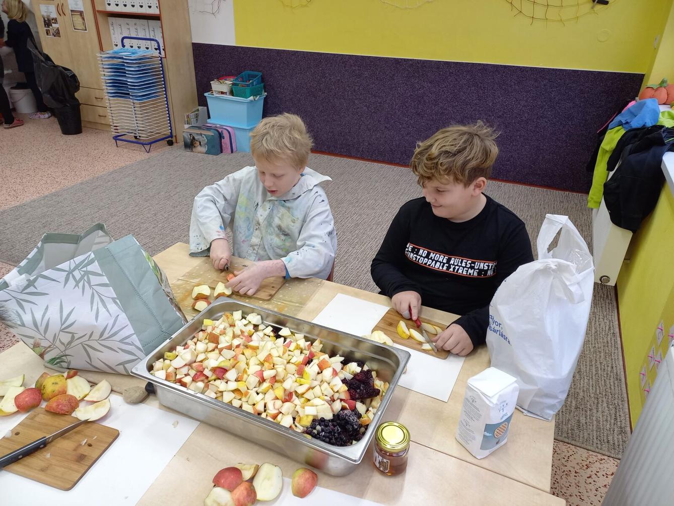 Druháčci tvořili výrobky na vánoční jarmark - 9