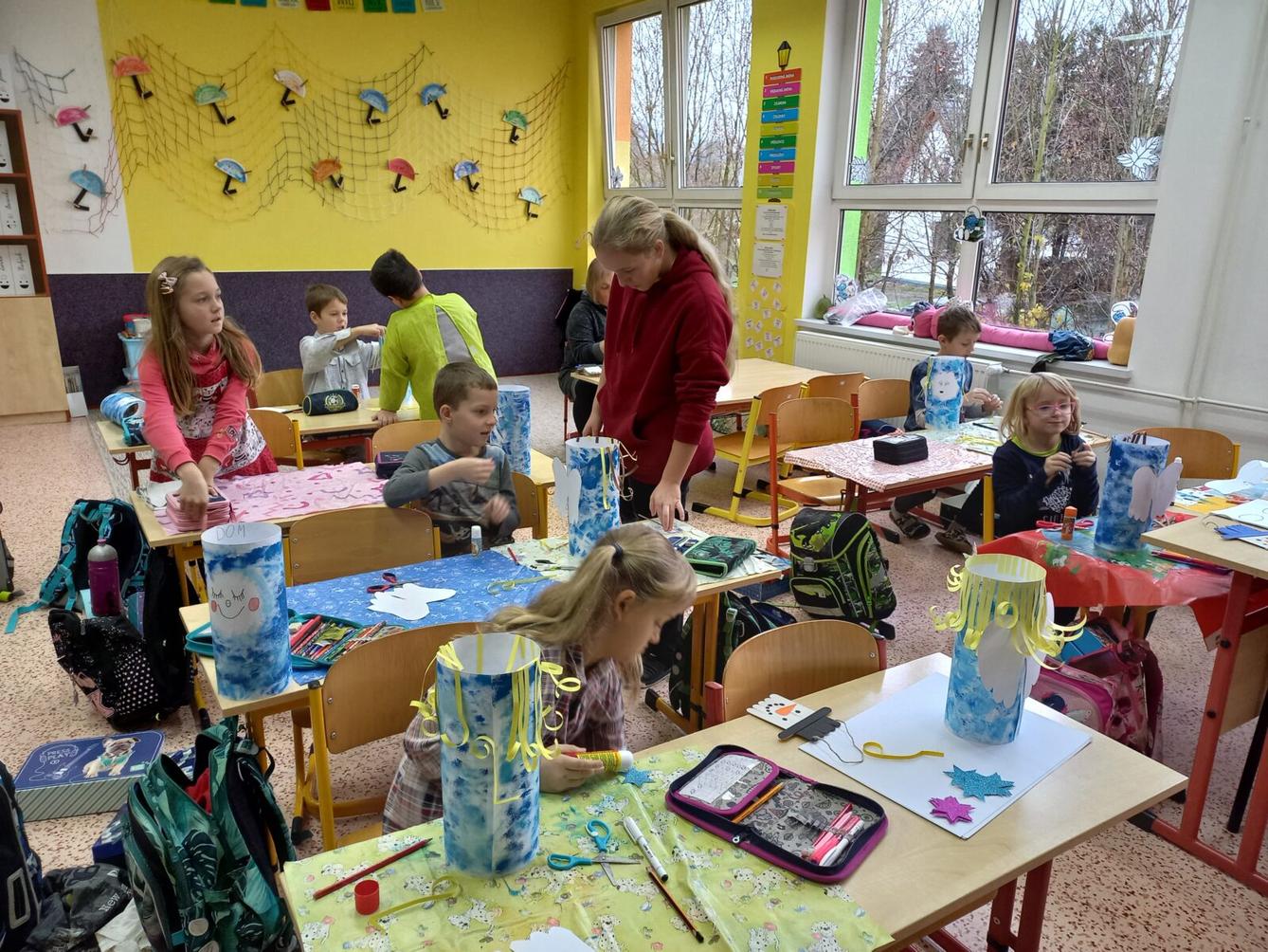 Druháčci tvořili výrobky na vánoční jarmark - 17