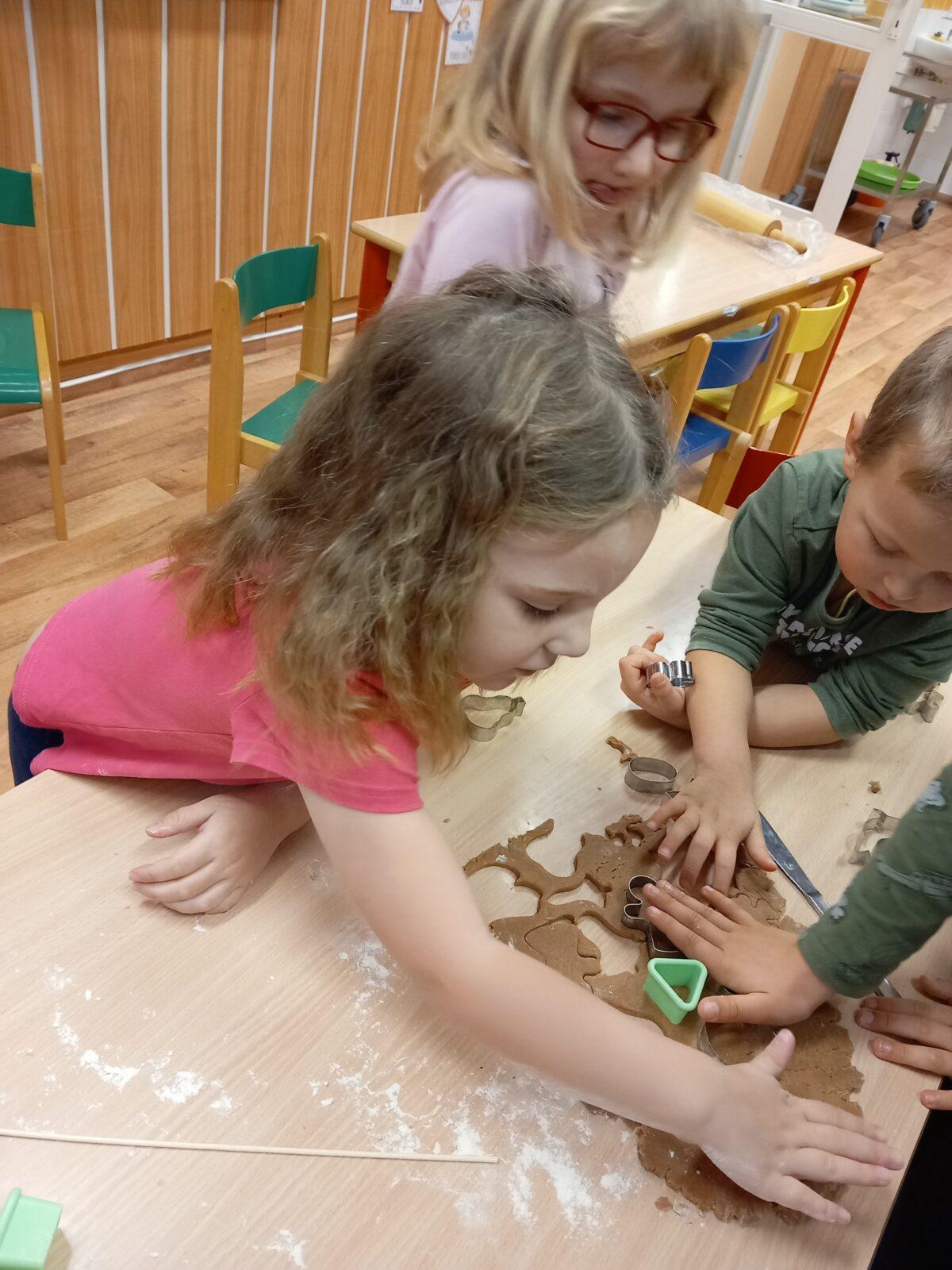 Pečeme ve školce perníčky... - 12