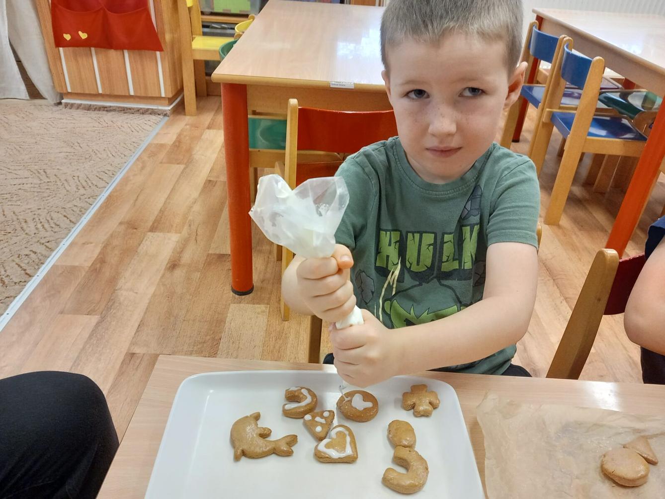 Pečení a zdobení perníčků a strojení stromečku... - 21