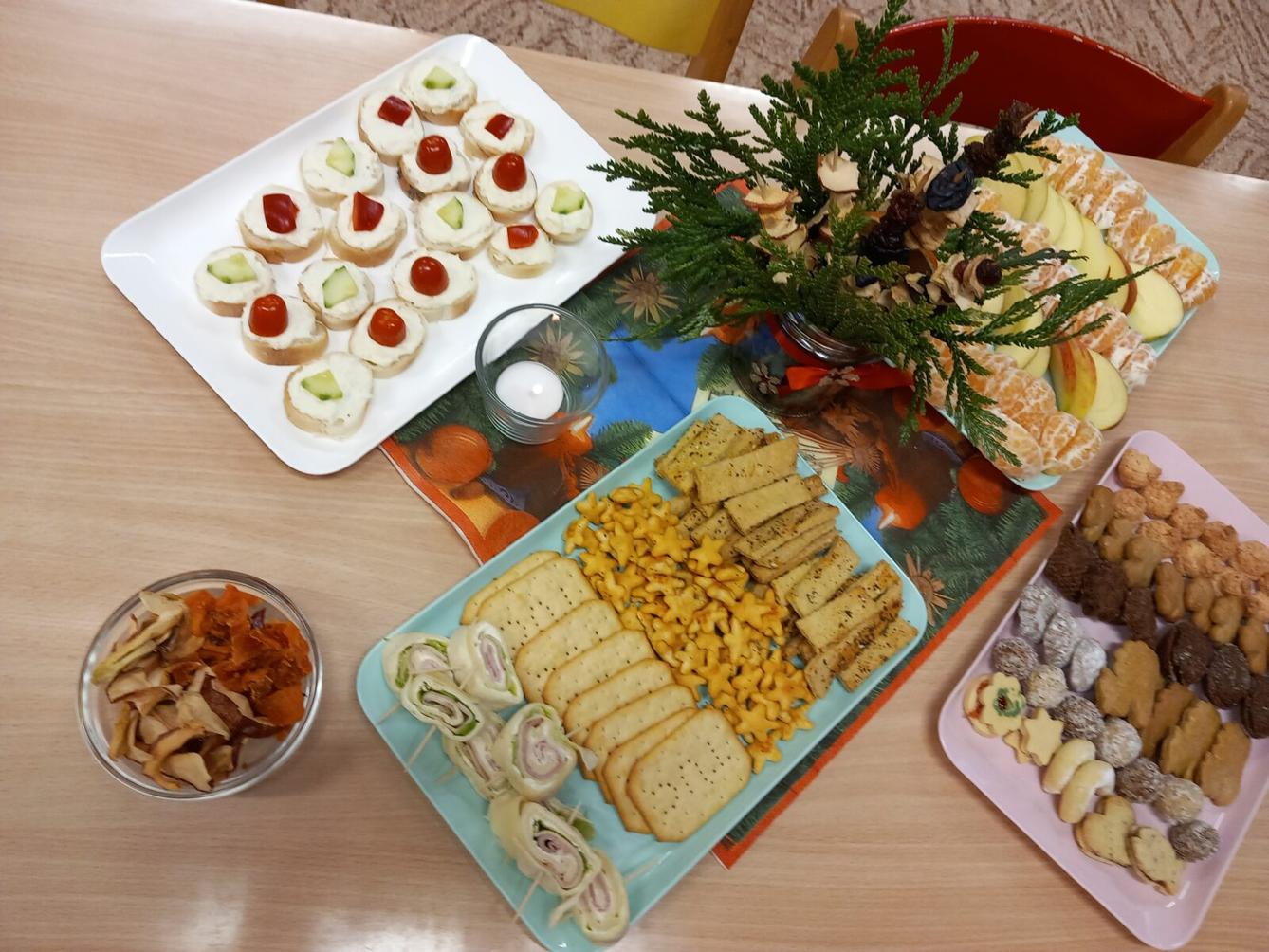 Vánoční setkání s rodiči - společné tvoření, hledání vánočního pokladu, zpívání koled, ochutnávka cukroví a punče... - 6