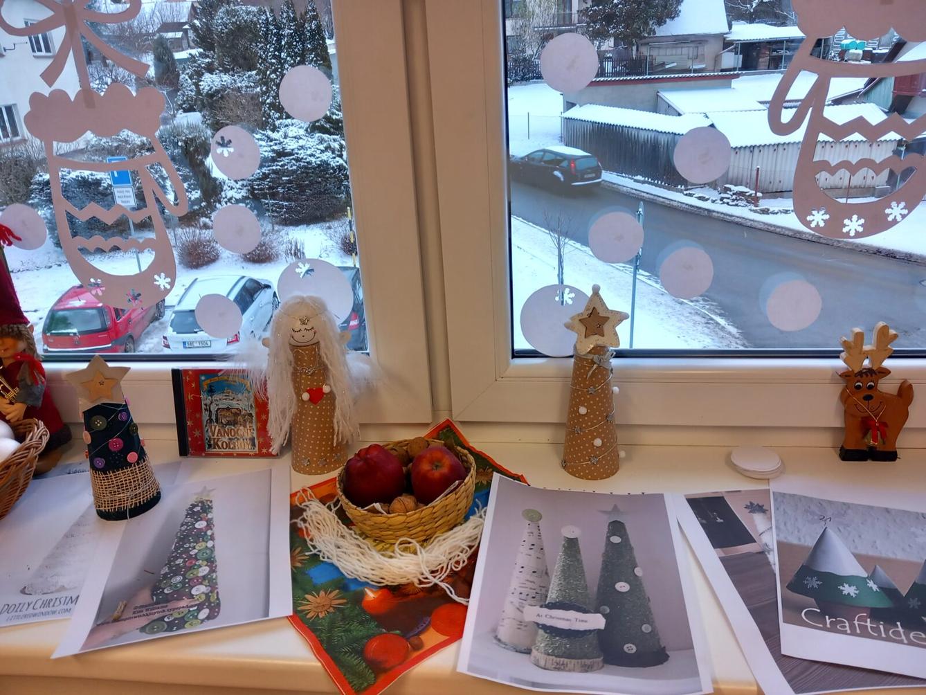 Vánoční setkání s rodiči - společné tvoření, hledání vánočního pokladu, zpívání koled, ochutnávka cukroví a punče... - 13