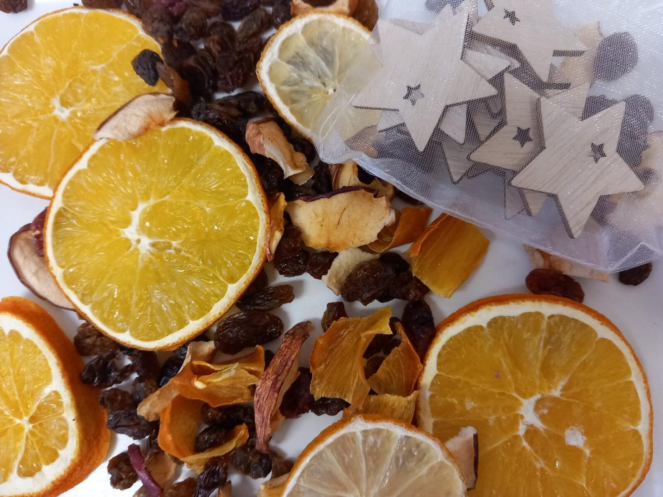 Vánoční setkání s rodiči - společné tvoření, hledání vánočního pokladu, zpívání koled, ochutnávka cukroví a punče... - 14