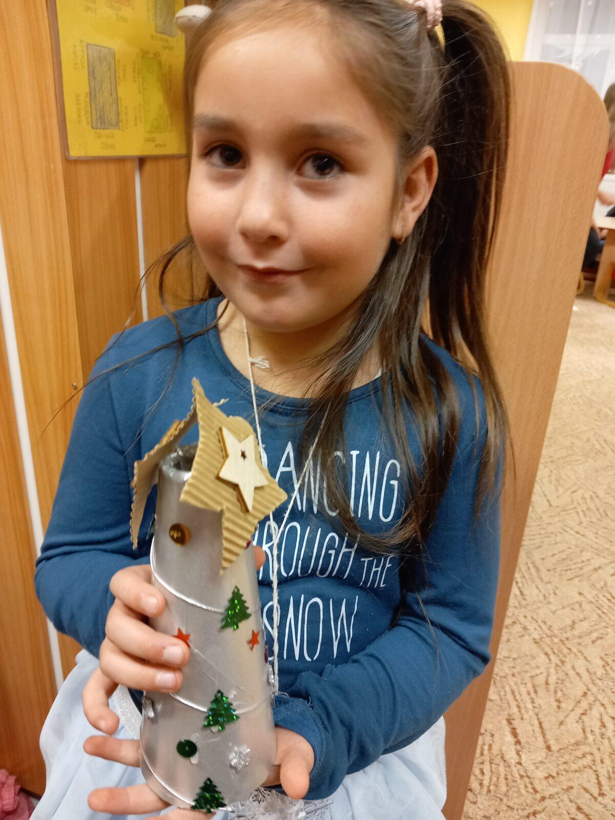 Vánoční setkání s rodiči - společné tvoření, hledání vánočního pokladu, zpívání koled, ochutnávka cukroví a punče... - 36