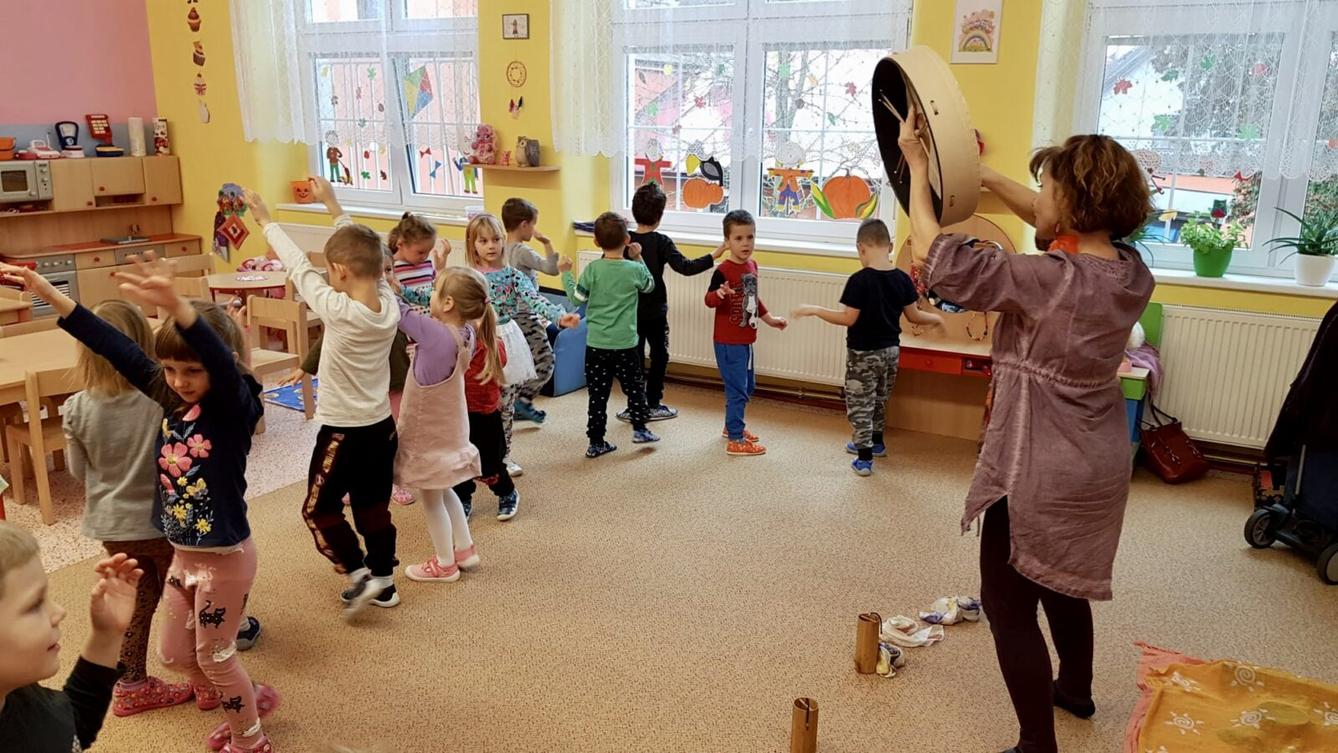 MUZIKOTERAPIE: ,,INDIÁNSKÁ POHÁDKA" - 14