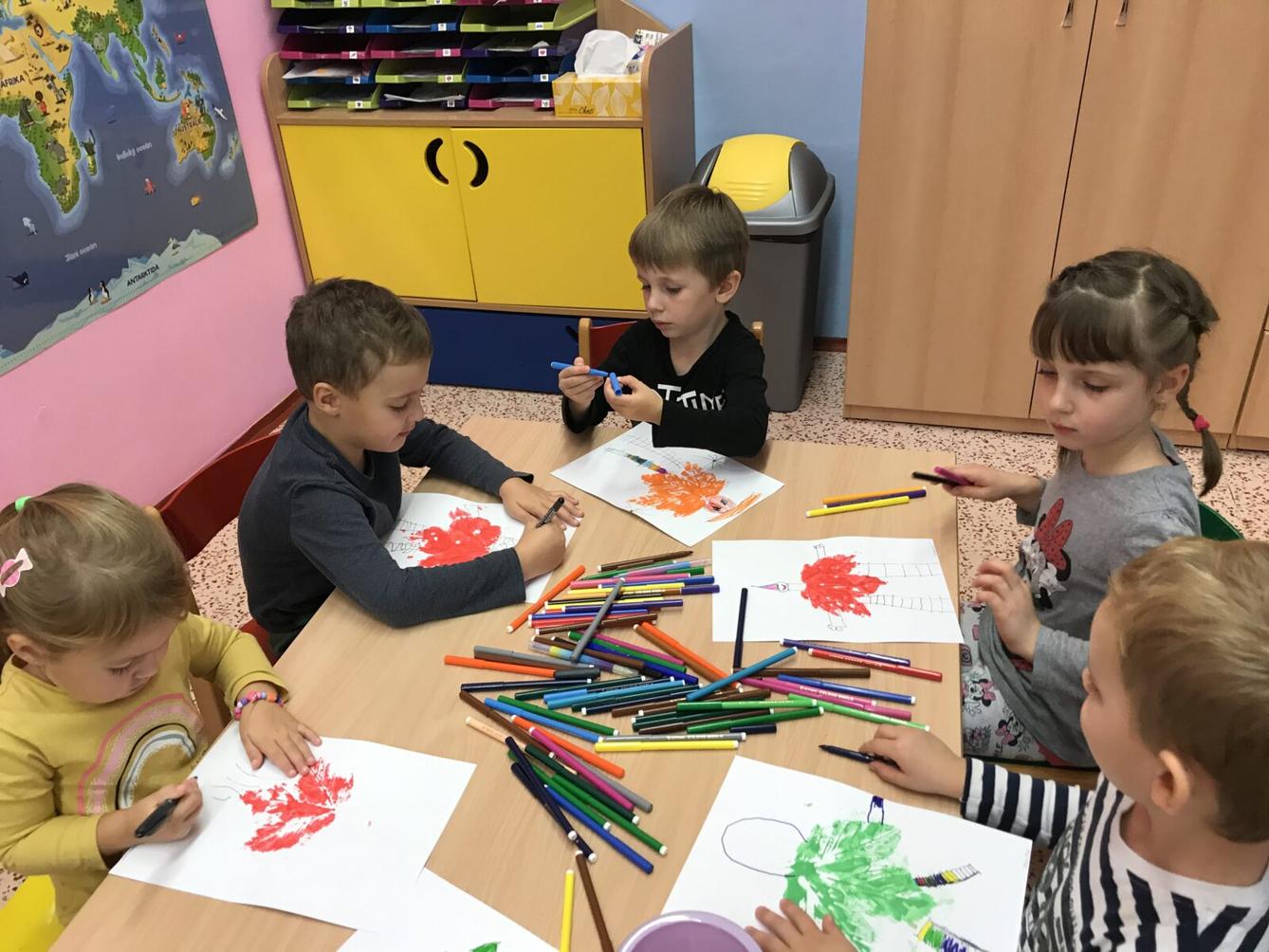 TVOŘENÍČKO: ,,LISTÍ ŽLOUTNE, POLETUJE" - 15