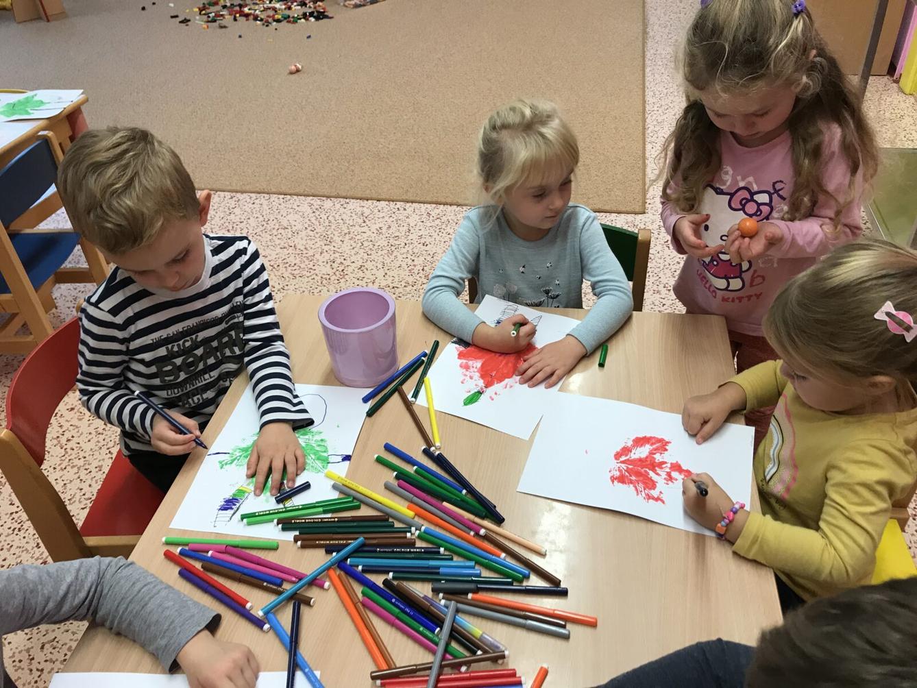 TVOŘENÍČKO: ,,LISTÍ ŽLOUTNE, POLETUJE" - 17