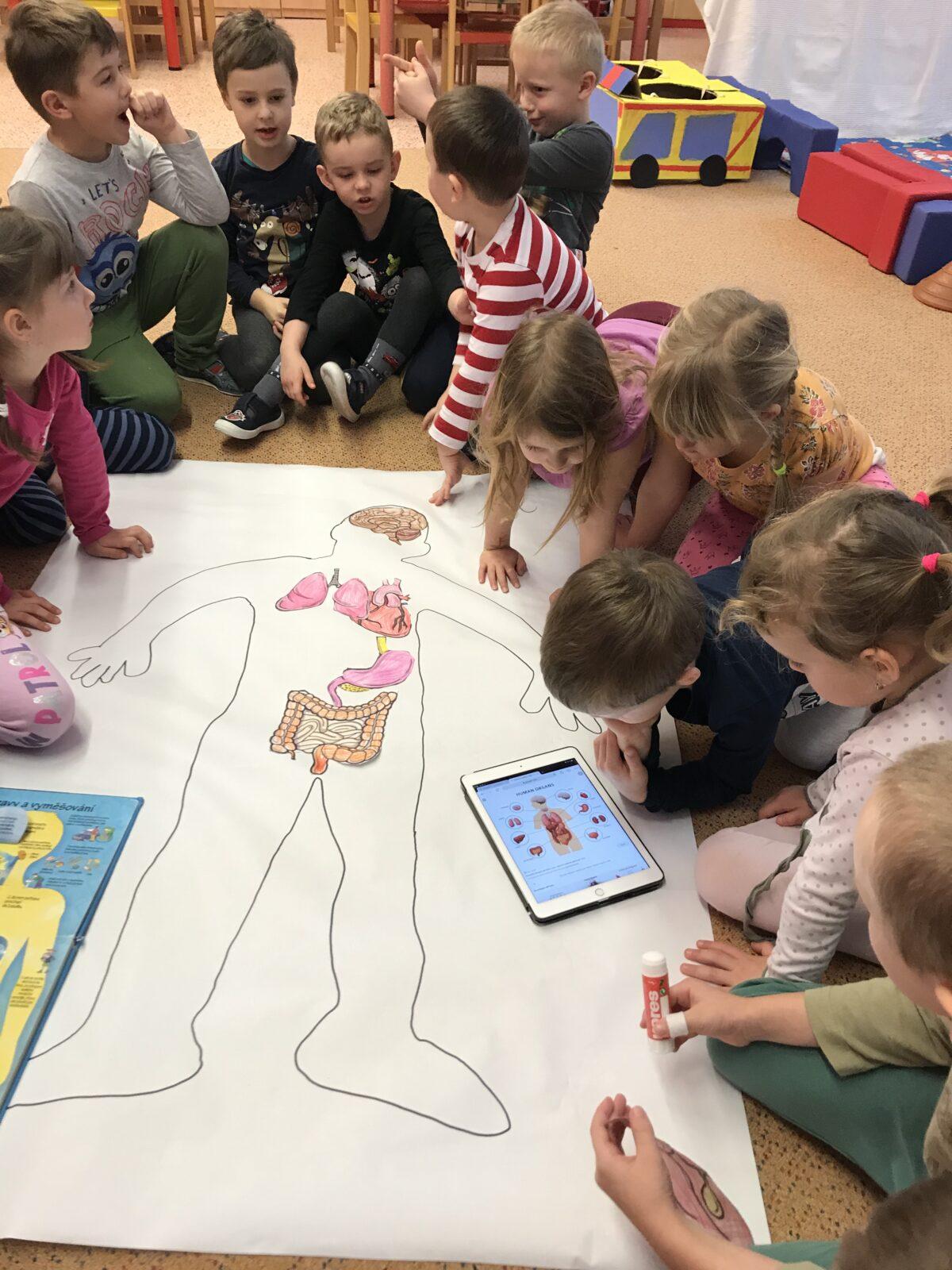 SOVIČKY: ,,KDYŽ ALENKA STŮNĚ" - MOJE TĚLO - 17