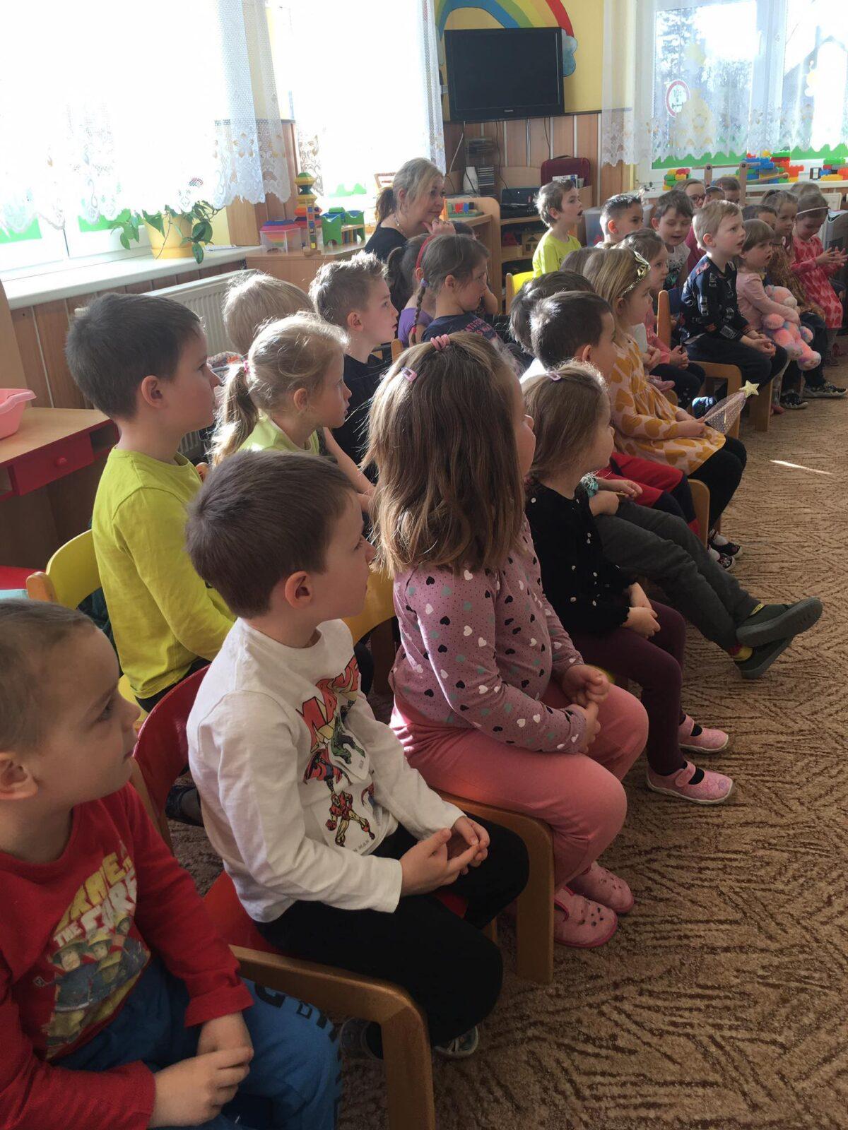 Divadlo JÓJO - POHÁDKA Z ROZKVETLÉ LOUKY - 5