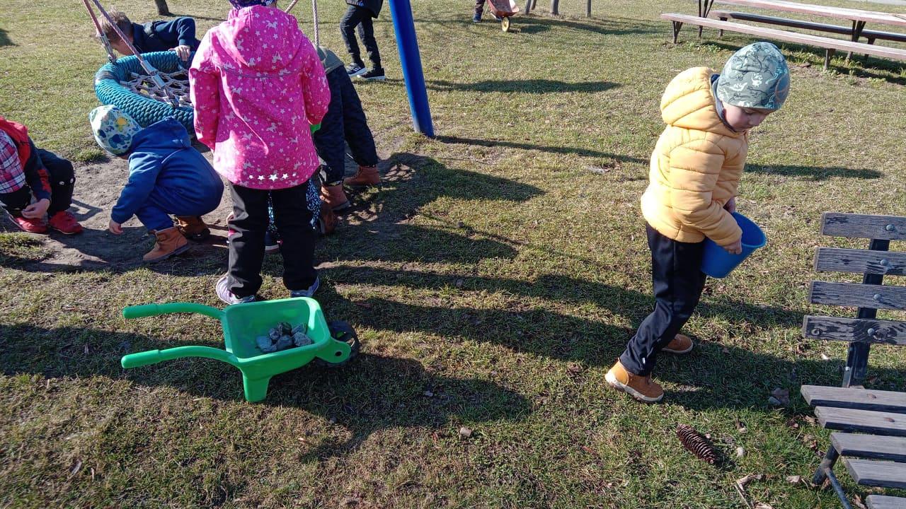 Práce na zahradě - 1